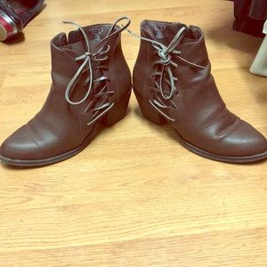 Size 8. Brown ankle boot.